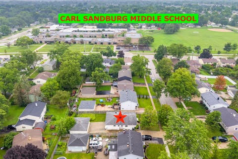Tiny photo for 431 N Ridgemoor Avenue, Mundelein, IL 60060 (MLS # 12731782)