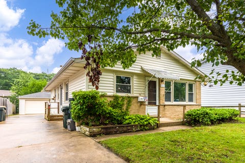 Photo of 431 N Ridgemoor Avenue, Mundelein, IL 60060 (MLS # 12731782)