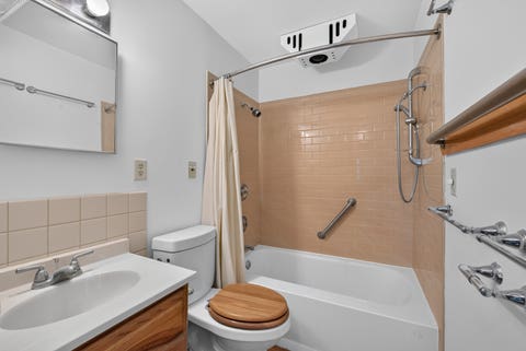 Tiny photo for 431 N Ridgemoor Avenue, Mundelein, IL 60060 (MLS # 12731782)