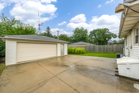 Tiny photo for 431 N Ridgemoor Avenue, Mundelein, IL 60060 (MLS # 12731782)