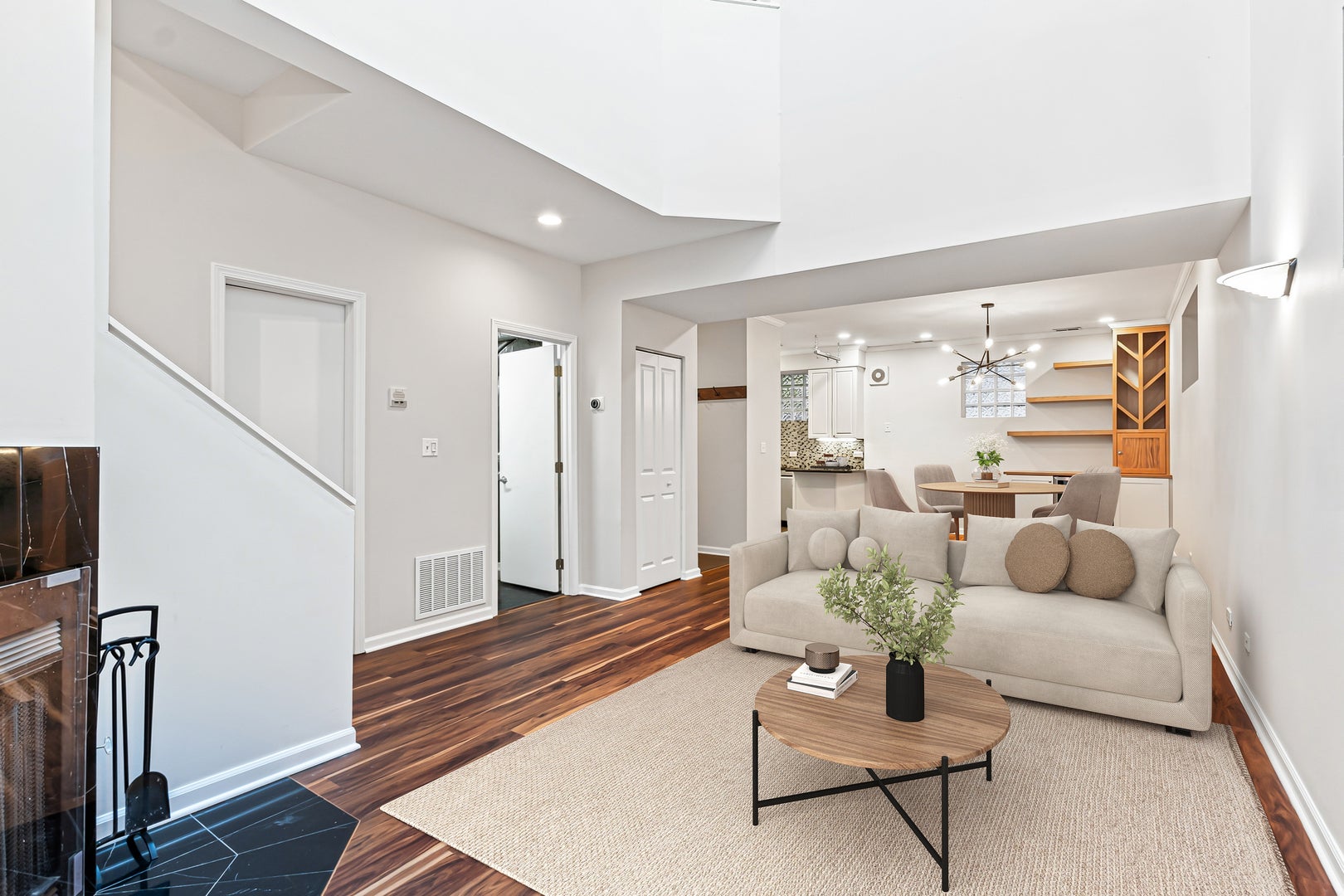 909 W Diversey Parkway 3W