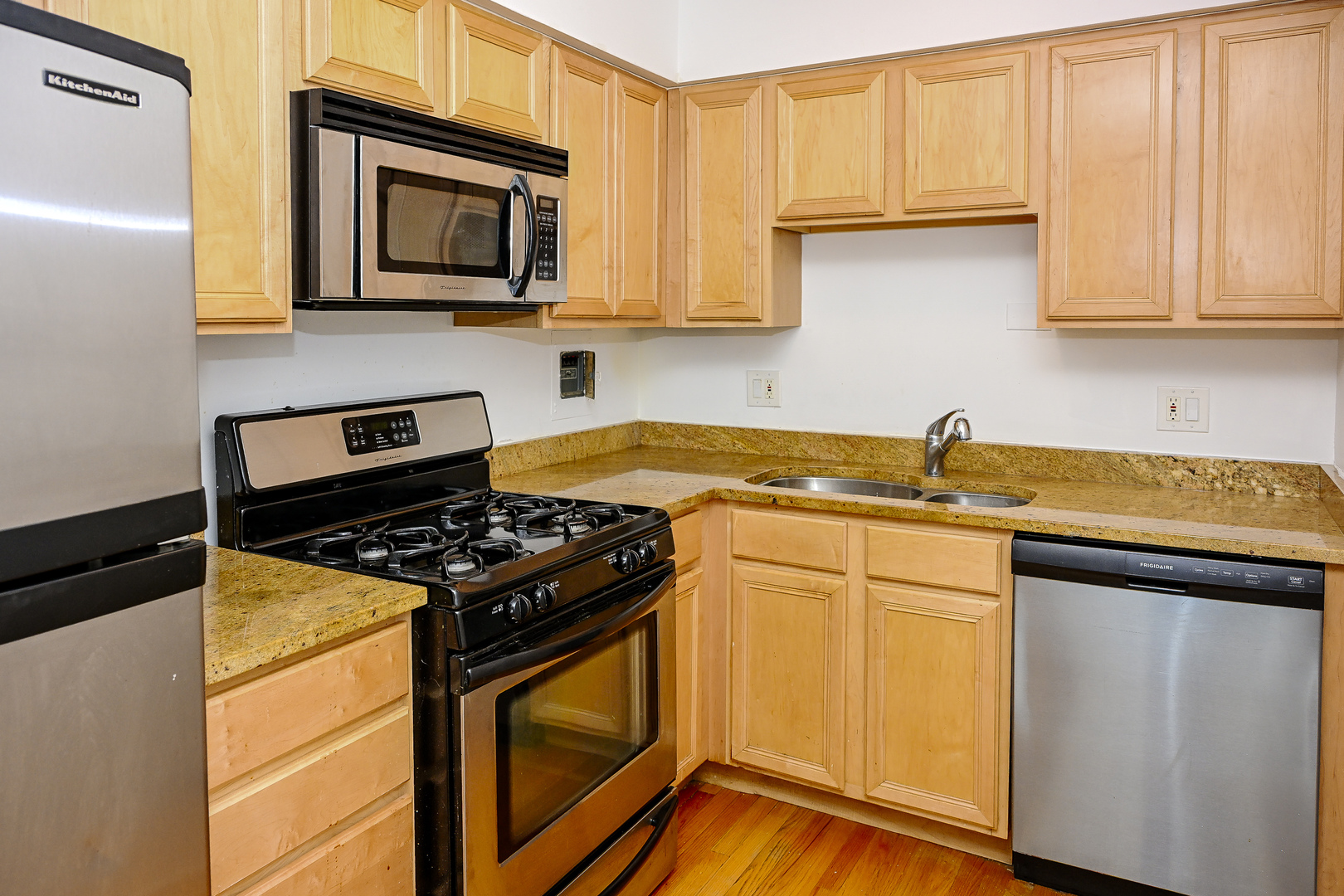 1415 W Lunt Avenue 408