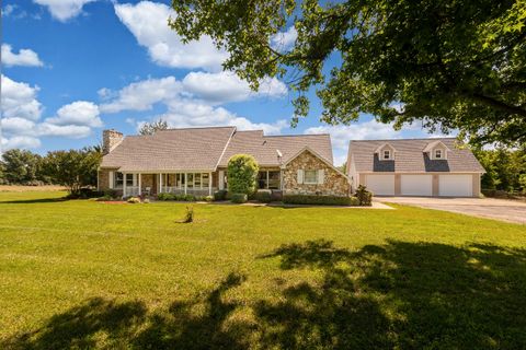 Photo of 18096 IL-37, West Frankfort, IL 62896 (MLS # 12649070)