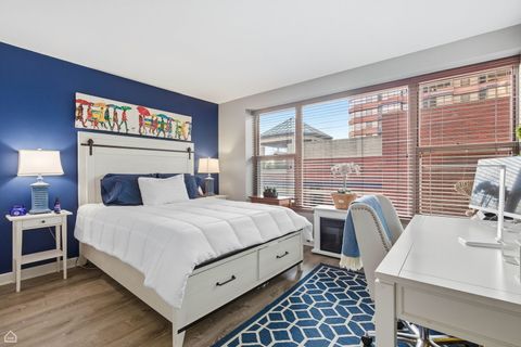 Tiny photo for 2970 N Lake Shore Drive #4B, Chicago, IL 60657 (MLS # 12549432)
