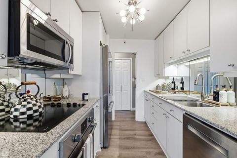 Tiny photo for 2970 N Lake Shore Drive #4B, Chicago, IL 60657 (MLS # 12549432)