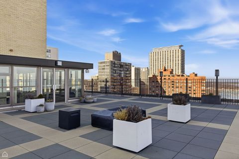 Tiny photo for 2970 N Lake Shore Drive #4B, Chicago, IL 60657 (MLS # 12549432)