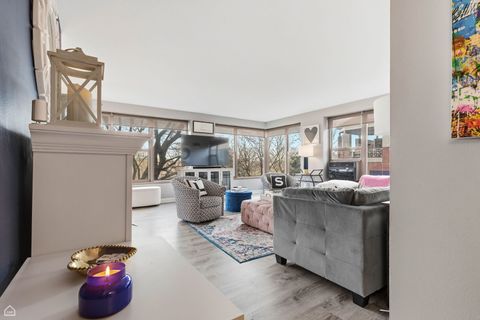 Tiny photo for 2970 N Lake Shore Drive #4B, Chicago, IL 60657 (MLS # 12549432)