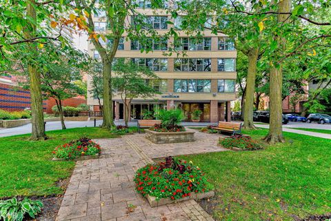 Photo of 2970 N Lake Shore Drive #4B, Chicago, IL 60657 (MLS # 12549432)