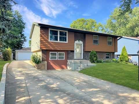 Tiny photo for 2402 Birch Lane, Rolling Meadows, IL 60008 (MLS # 12710411)