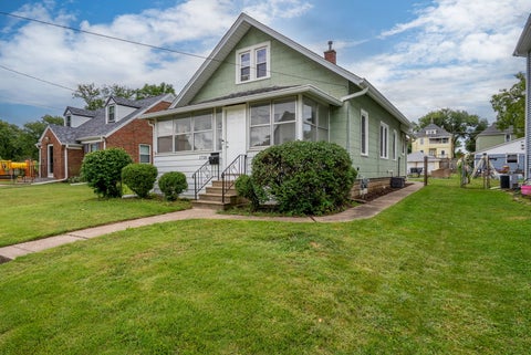 Tiny photo for 1718 13th Avenue, Moline, IL 61265 (MLS # 12755530)