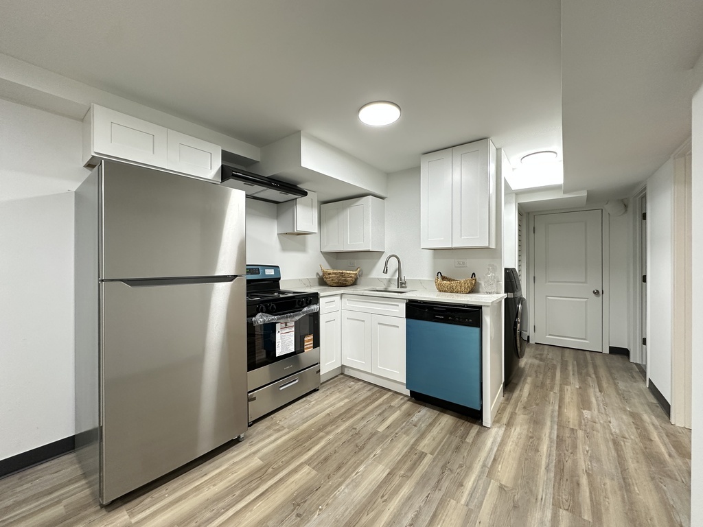 1634 N Whipple Street G