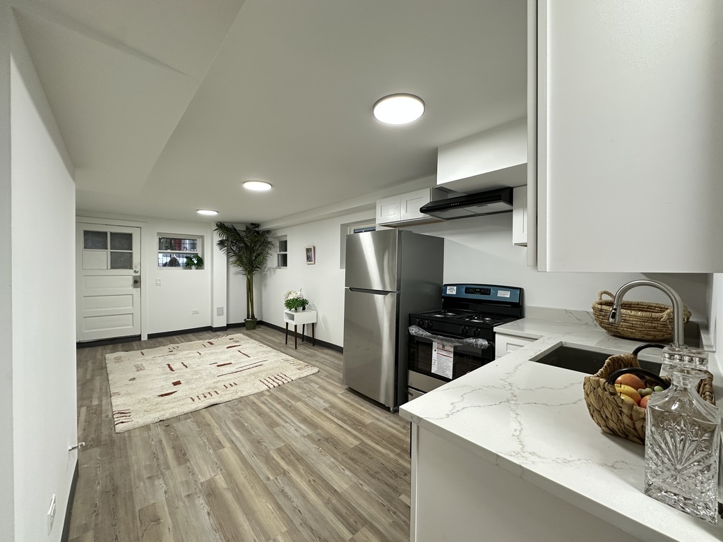 1634 N Whipple Street G