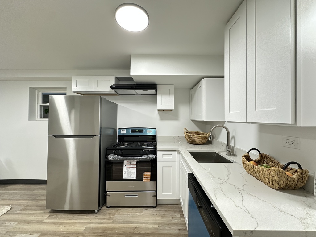 1634 N Whipple Street G