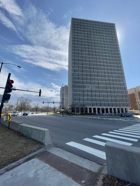 6700 S South Shore Drive 21B Chicago IL 60649