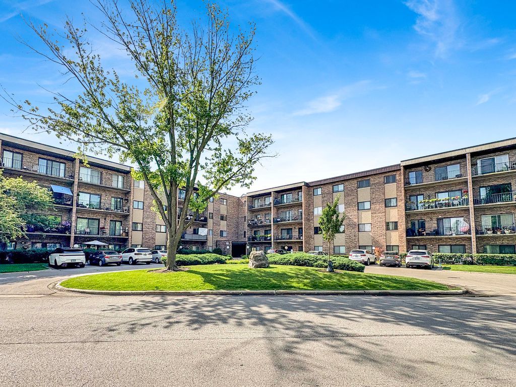 725 W Huntington Commons Road 416