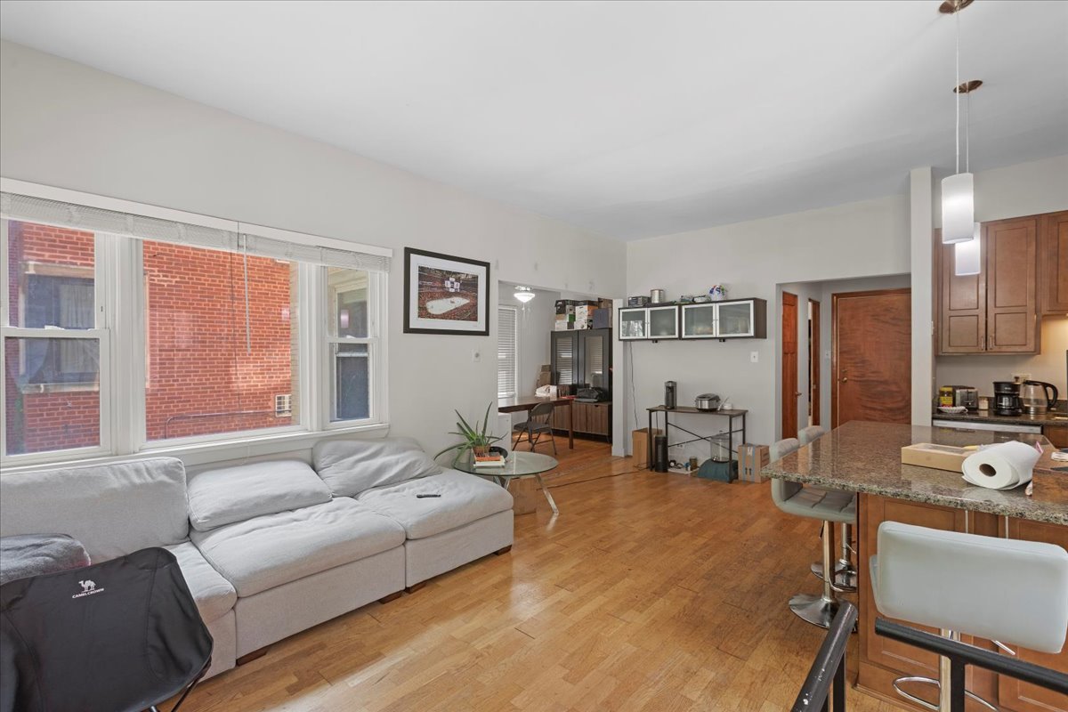 429 W WELLINGTON Avenue 1A