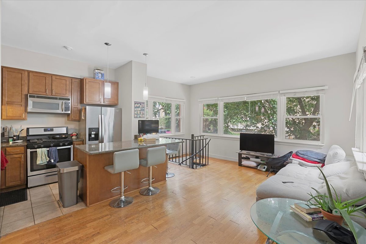 429 W WELLINGTON Avenue 1A