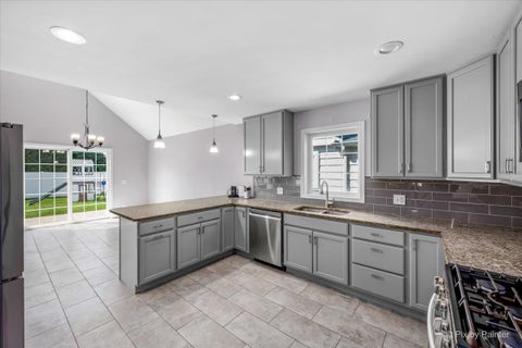 Tiny photo for 400 Spruce Avenue, Bensenville, IL 60106 (MLS # 12754493)