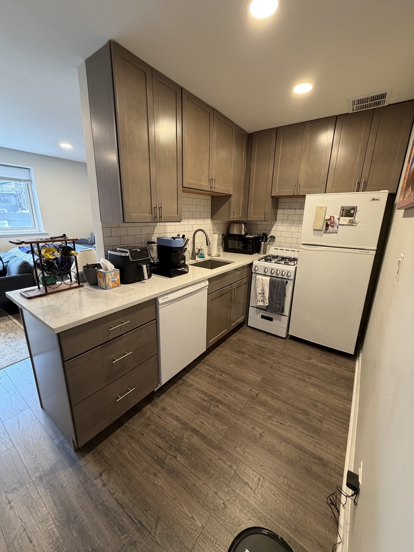 515 W Wrightwood Avenue 218