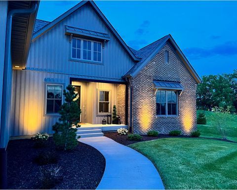 Tiny photo for 5077 Oak Ridge Court, Bettendorf, IA 52722 (MLS # 12593535)