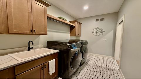 Tiny photo for 5077 Oak Ridge Court, Bettendorf, IA 52722 (MLS # 12593535)