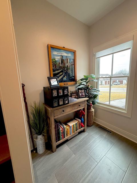 Tiny photo for 5077 Oak Ridge Court, Bettendorf, IA 52722 (MLS # 12593535)