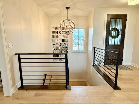 Tiny photo for 5077 Oak Ridge Court, Bettendorf, IA 52722 (MLS # 12593535)