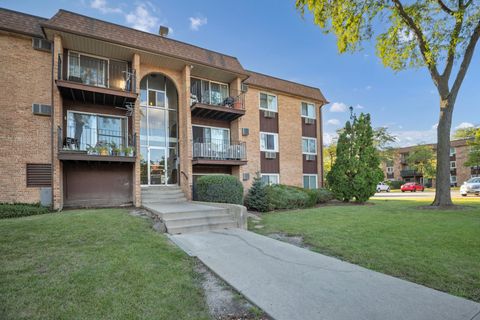 Tiny photo for 1080 Knoll Lane #305, Hoffman Estates, IL 60169 (MLS # 12499437)