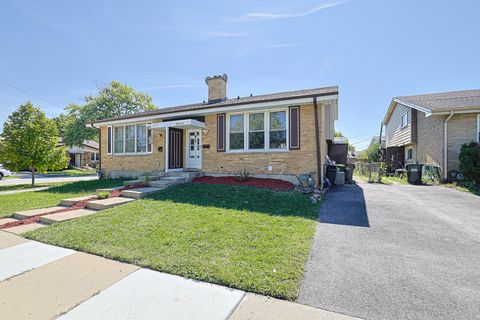 Tiny photo for 9252 HOME Terrace, Des Plaines, IL 60016 (MLS # 12492172)