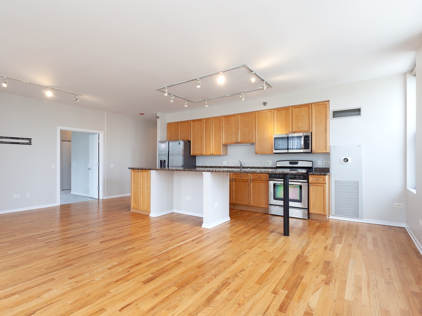 330 N JEFFERSON Street 801