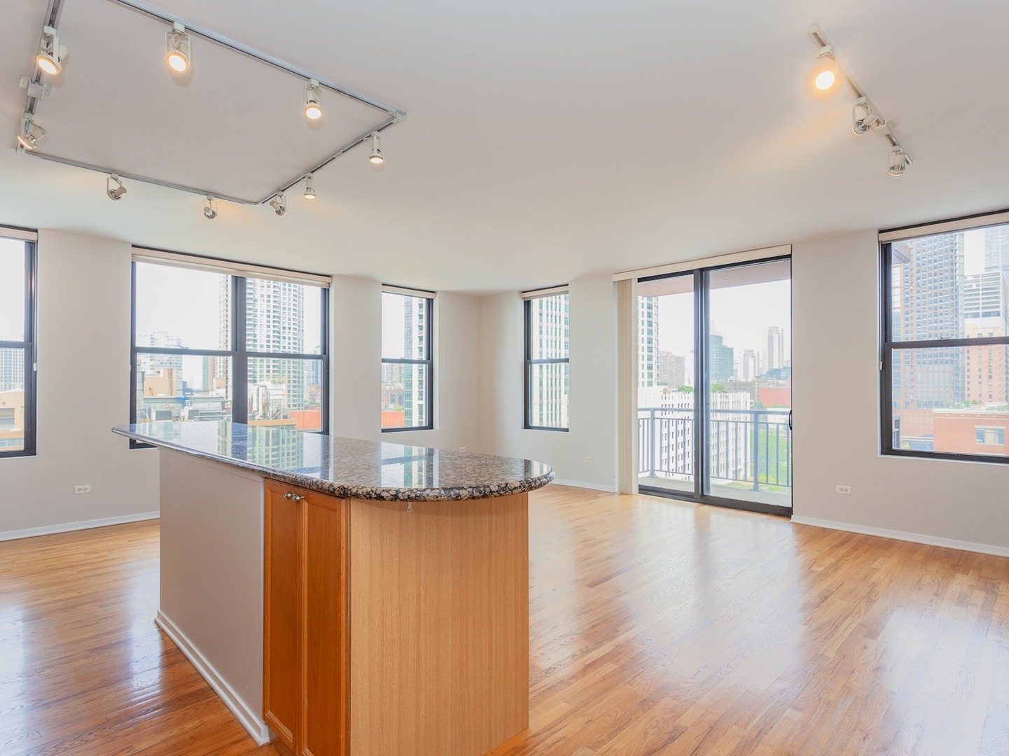 330 N JEFFERSON Street 801