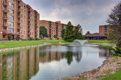 Tiny photo for 1717 W CRYSTAL Lane #512, Mount Prospect, IL 60056 (MLS # 12726860)