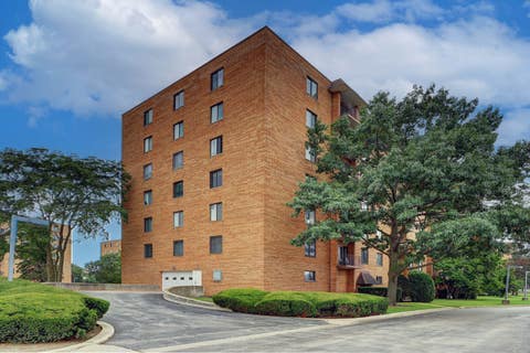 Tiny photo for 1717 W CRYSTAL Lane #512, Mount Prospect, IL 60056 (MLS # 12726860)