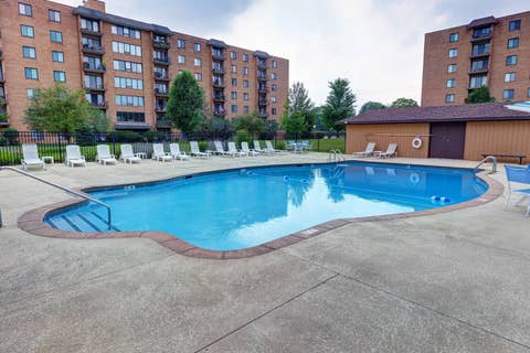 Tiny photo for 1717 W CRYSTAL Lane #512, Mount Prospect, IL 60056 (MLS # 12726860)