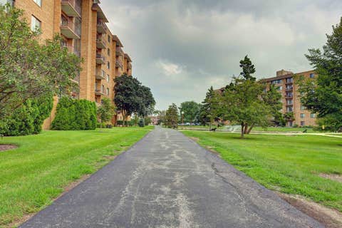 Tiny photo for 1717 W CRYSTAL Lane #512, Mount Prospect, IL 60056 (MLS # 12726860)