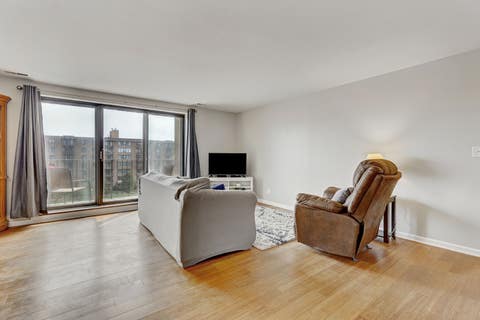 Tiny photo for 1717 W CRYSTAL Lane #512, Mount Prospect, IL 60056 (MLS # 12726860)