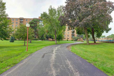Tiny photo for 1717 W CRYSTAL Lane #512, Mount Prospect, IL 60056 (MLS # 12726860)