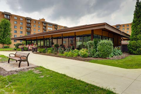 Tiny photo for 1717 W CRYSTAL Lane #512, Mount Prospect, IL 60056 (MLS # 12726860)