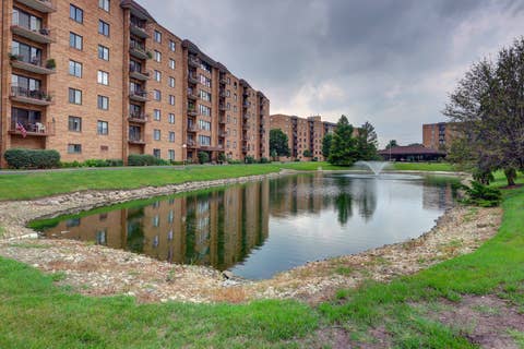 Tiny photo for 1717 W CRYSTAL Lane #512, Mount Prospect, IL 60056 (MLS # 12726860)
