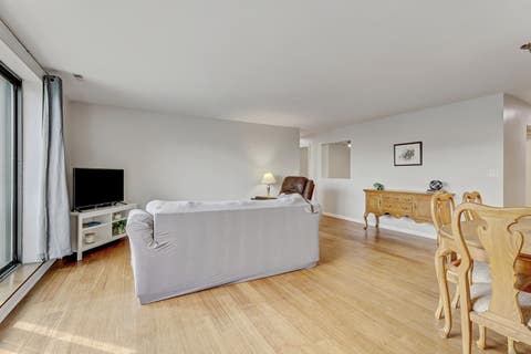 Tiny photo for 1717 W CRYSTAL Lane #512, Mount Prospect, IL 60056 (MLS # 12726860)