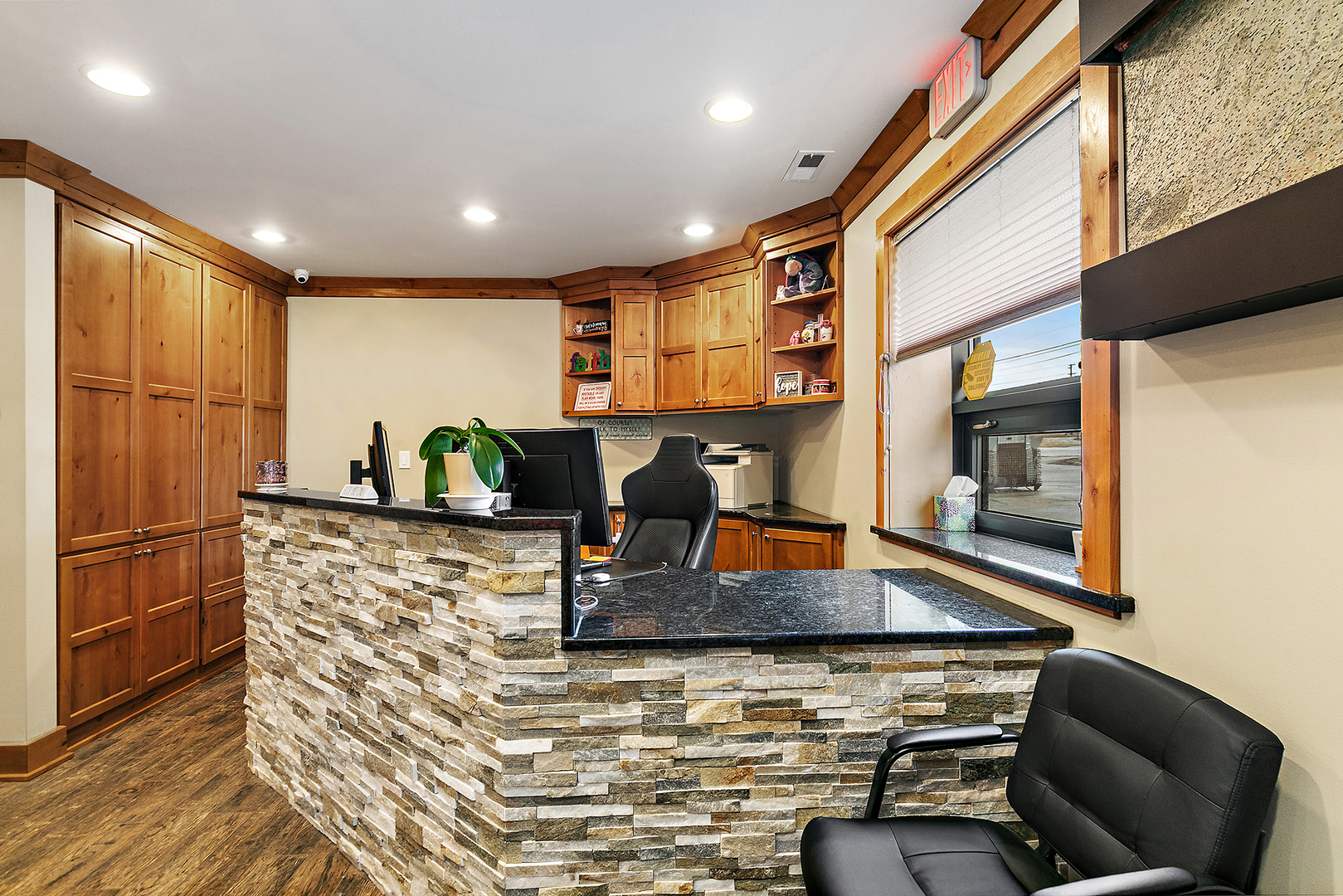 370 E Prairie Street 13