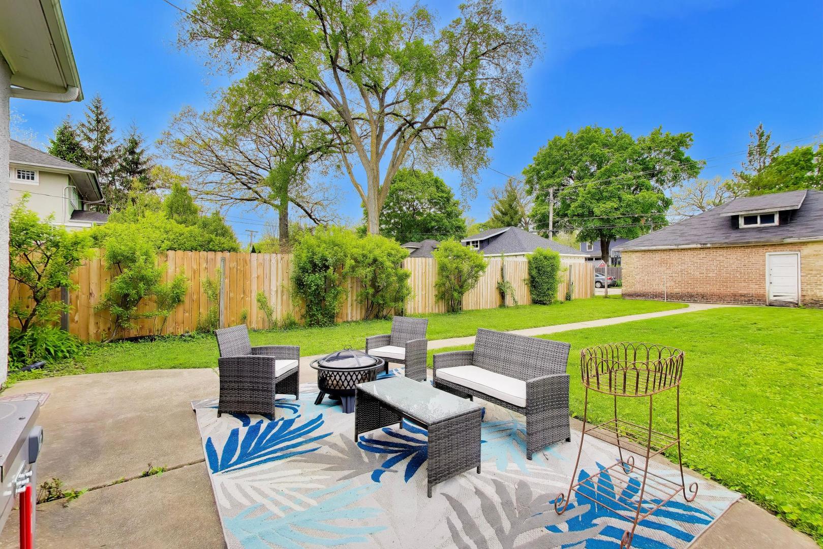 1458 Lake Avenue