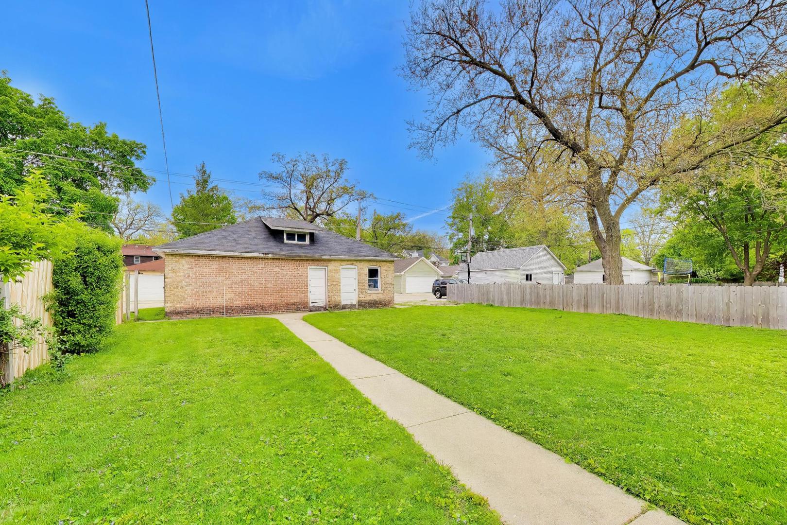 1458 Lake Avenue