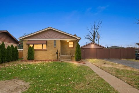 Photo of 866 Greenbay Avenue, Calumet City, IL 60409 (MLS # 12537979)