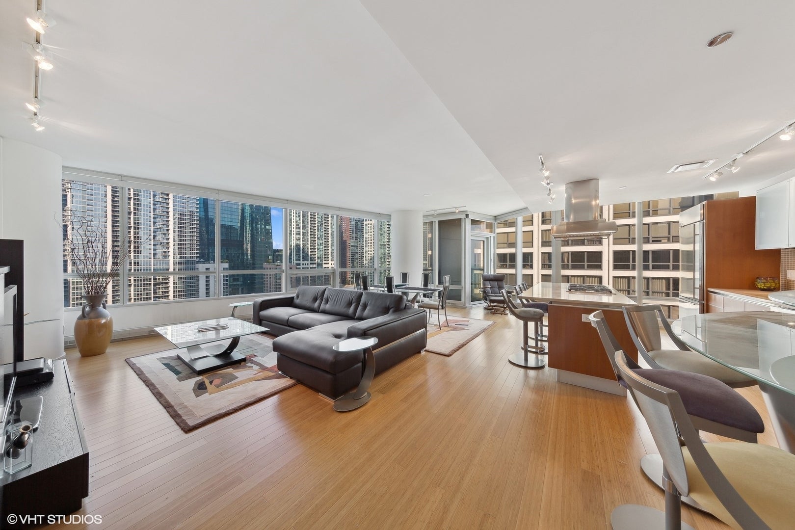 340 E Randolph Street 1000