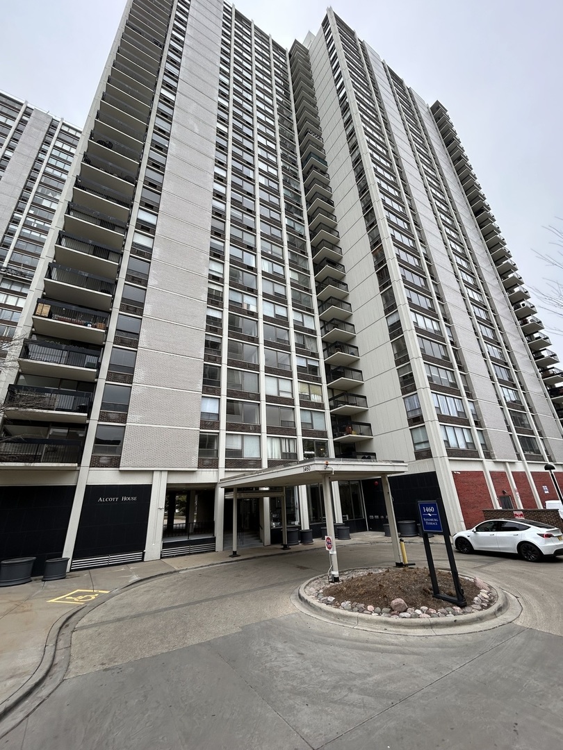 1460 N SANDBURG Terrace 2011A