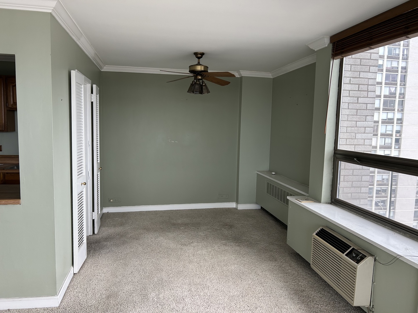 1460 N SANDBURG Terrace 2011A