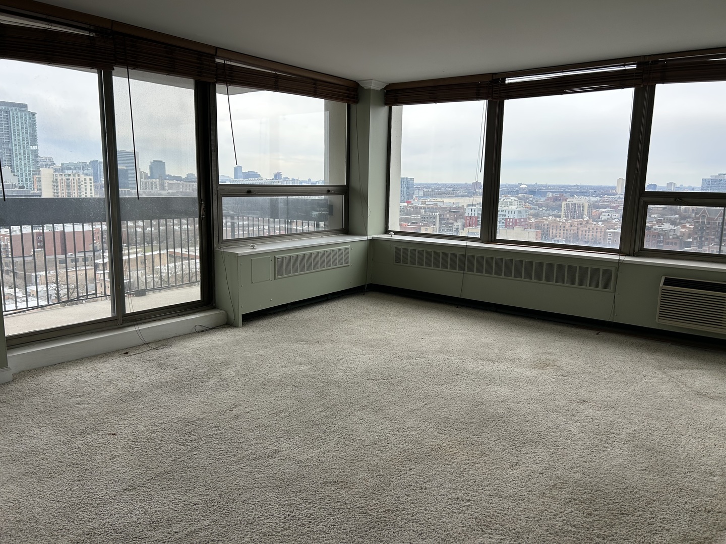 1460 N SANDBURG Terrace 2011A