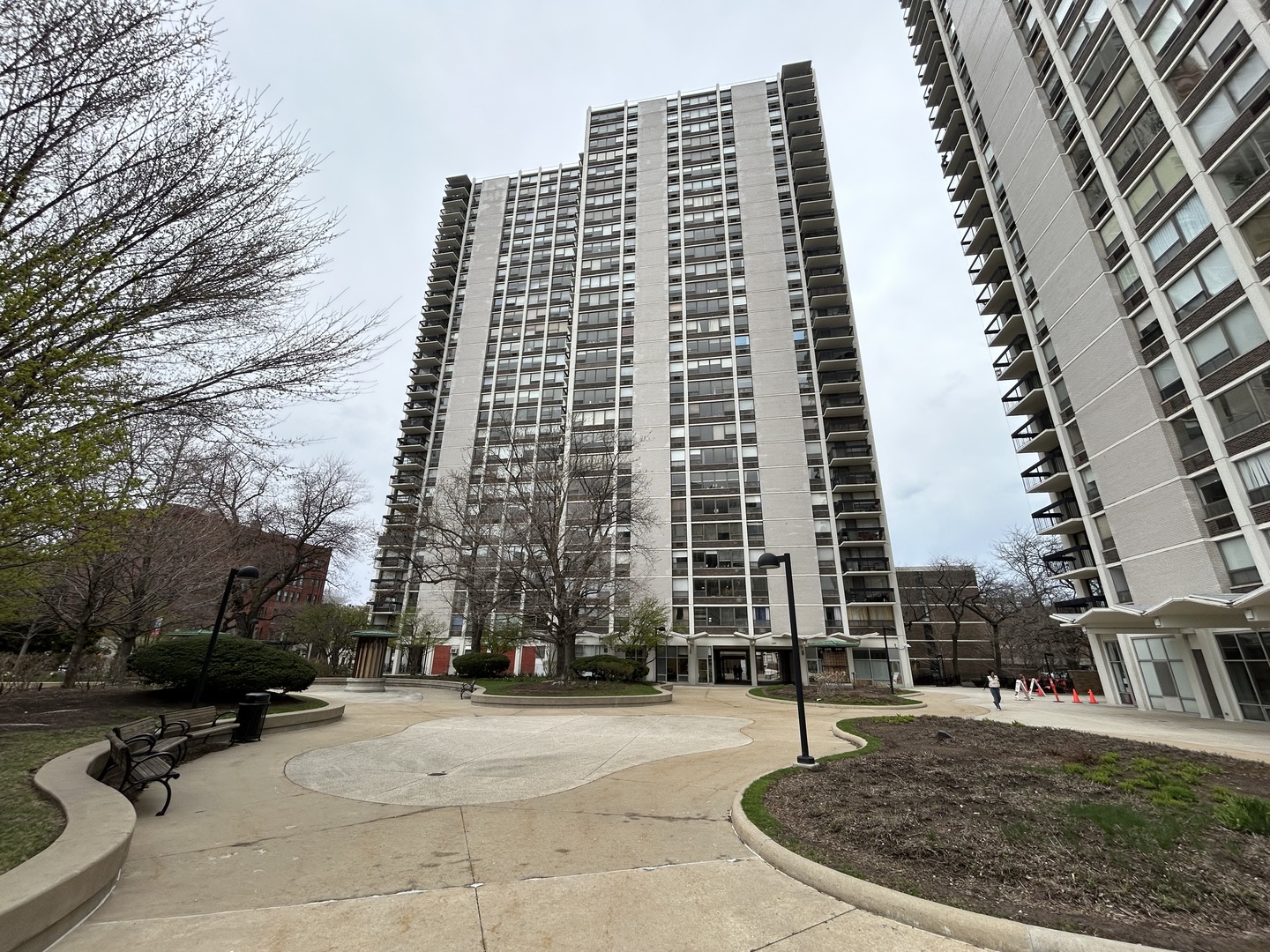 1460 N SANDBURG Terrace 2011A