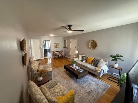 Tiny photo for 2032 E 72nd Place #2E, Chicago, IL 60649 (MLS # 12482833)